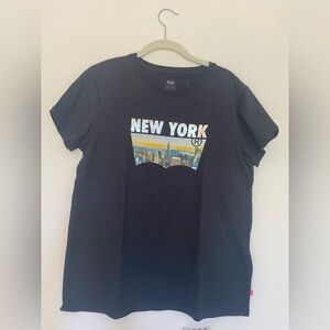 Levi’s New York Graphic Black Logo Short Sleeve T-shirt. Size Large